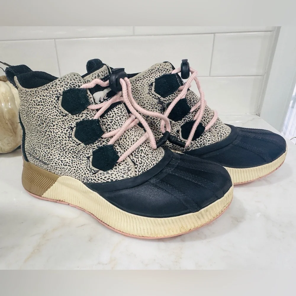 3Y Sorel Kids Black, Pink & Tan Leopard Rain + Snow Boots
